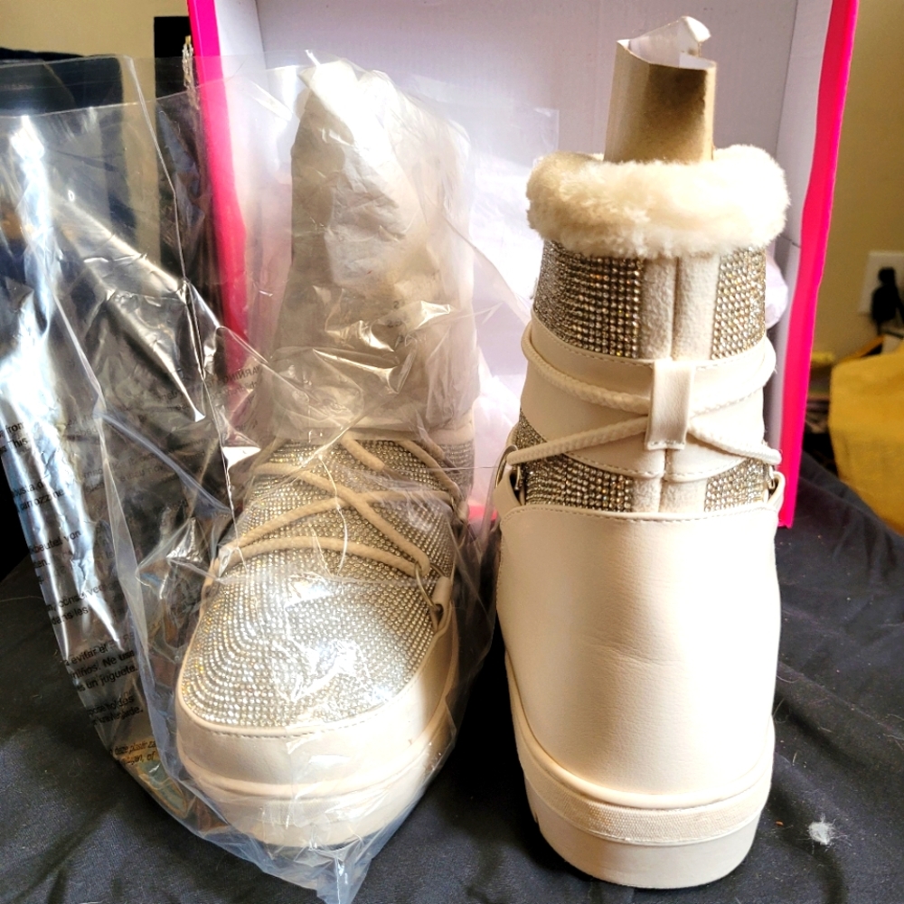 White Diamond 💎 Boots - Picture 8 of 10